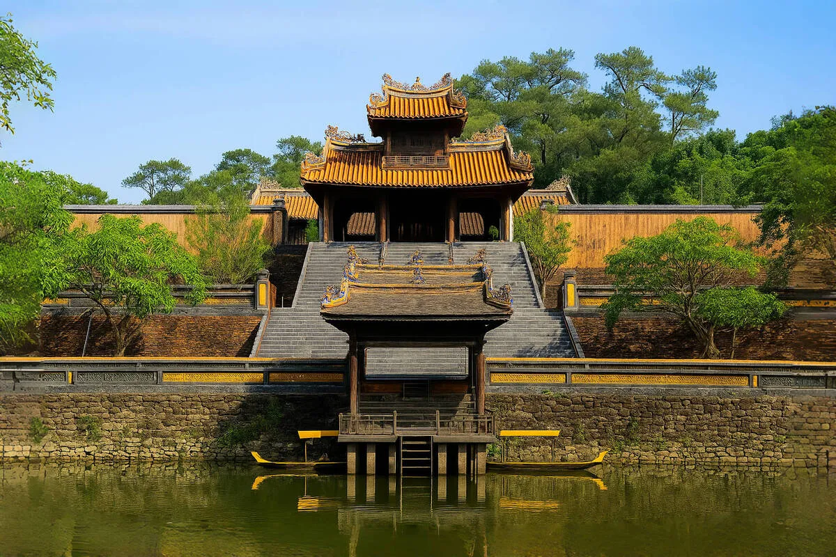 Tu Duc Tomb hides things that books have not told